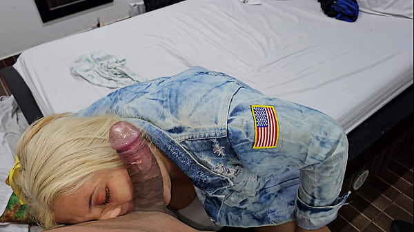 RICH BLONDE IN A JEANS JACKET SUCKS MY COCK.